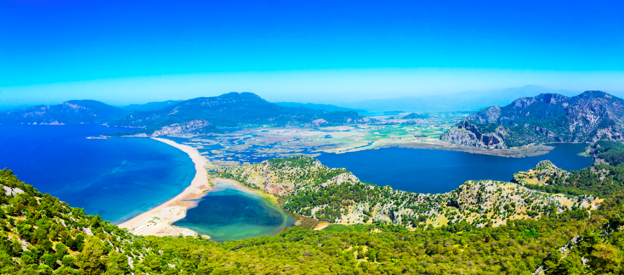 Prachtig uitzicht over de zee in Turkije.